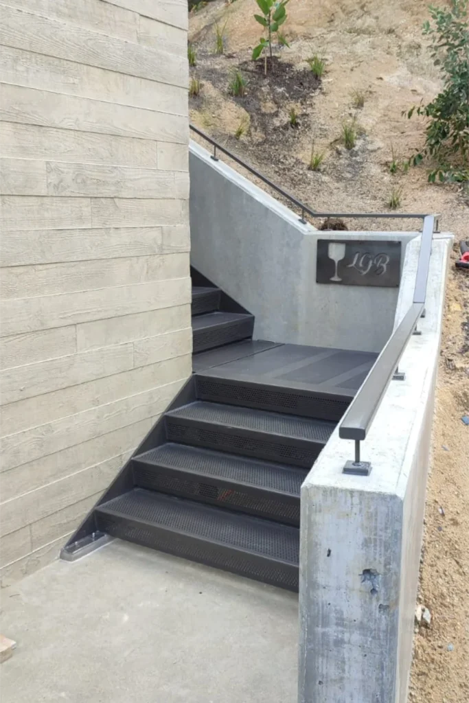 38 external stairwell kahu close